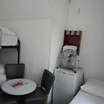سكرودر فندق *